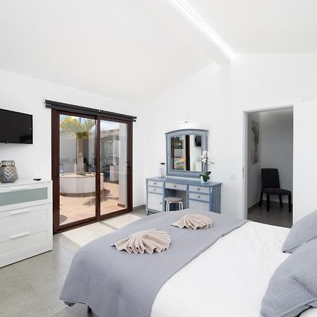 Villa Michelle - Lh114 By Villas Now Ltd 普拉亚布兰卡 外观 照片