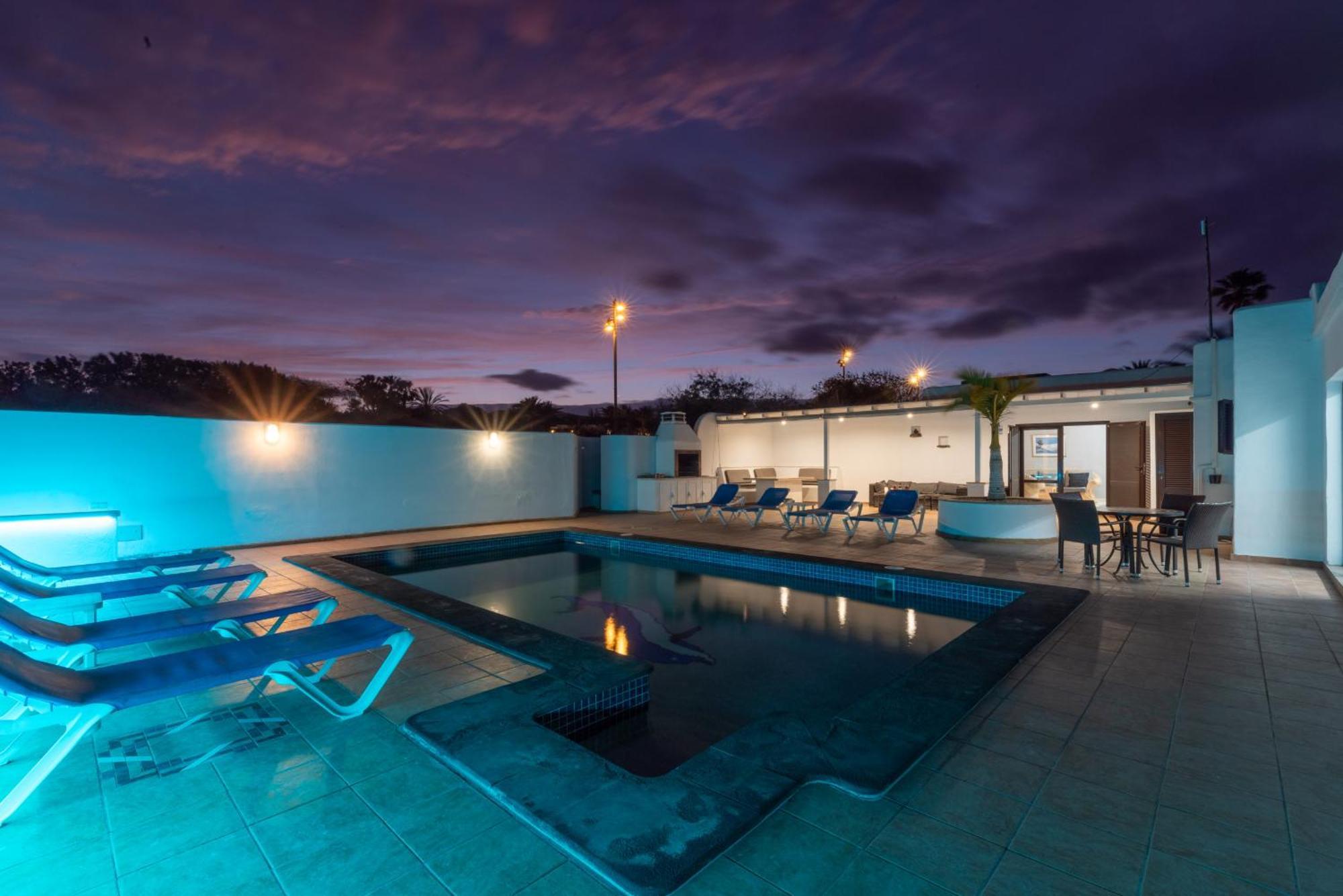 Villa Michelle - Lh114 By Villas Now Ltd 普拉亚布兰卡 外观 照片