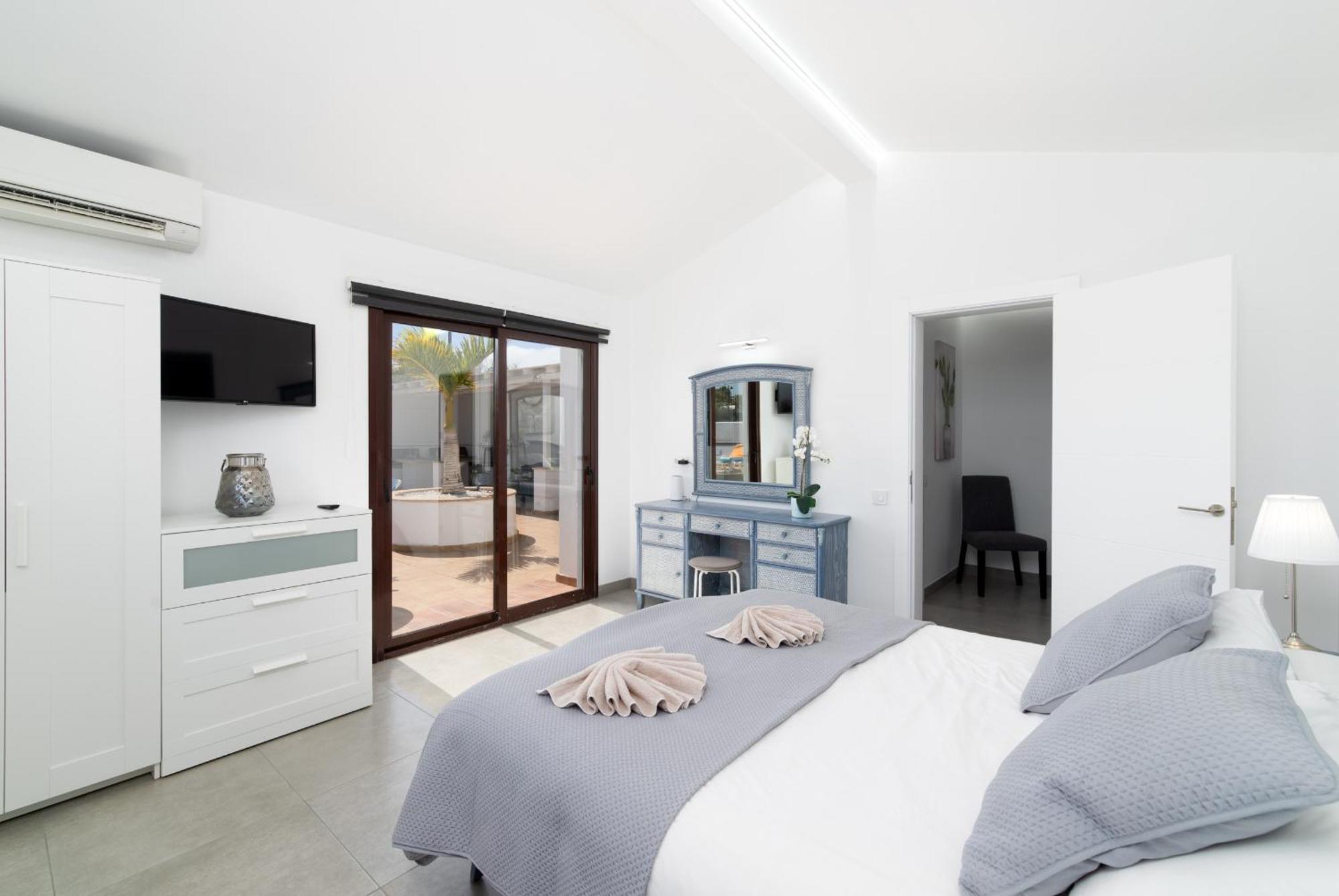 Villa Michelle - Lh114 By Villas Now Ltd 普拉亚布兰卡 外观 照片
